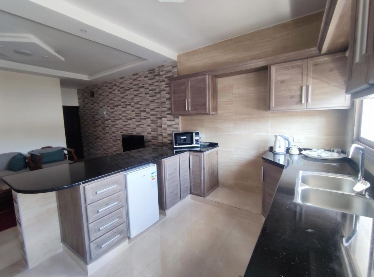 Red Rose City Apartment Вади Муса Экстерьер фото